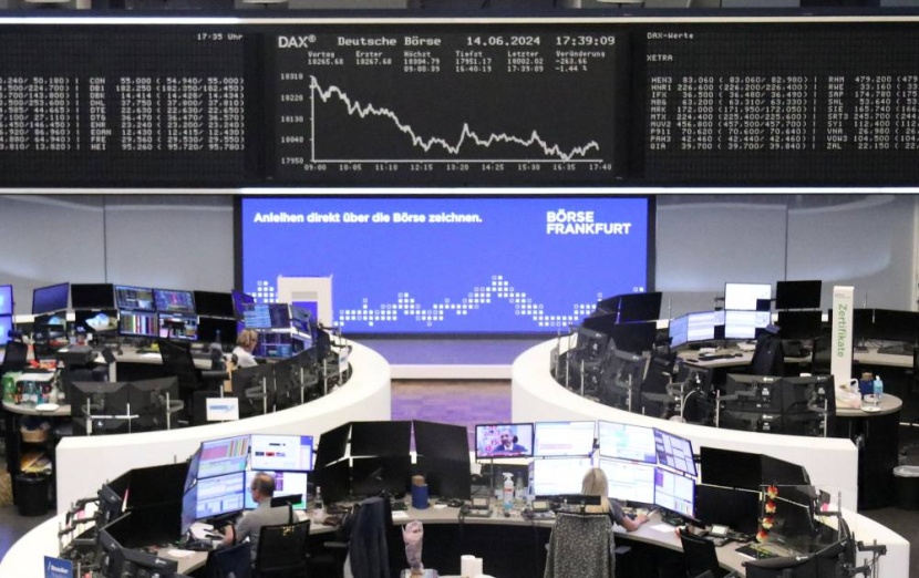 الأسهم الفرنسية تدفع البورصة الأوروبية للانخفاض بسبب أزمة سياسية