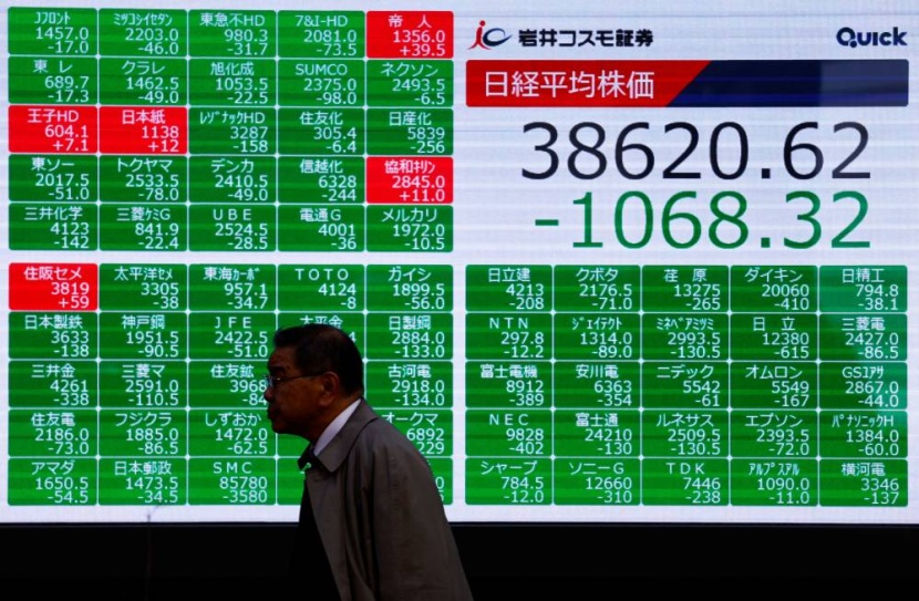 نيكاي يتراجع بأكثر من 2 % وسط عمليات بيع أسهم شركات الرقائق